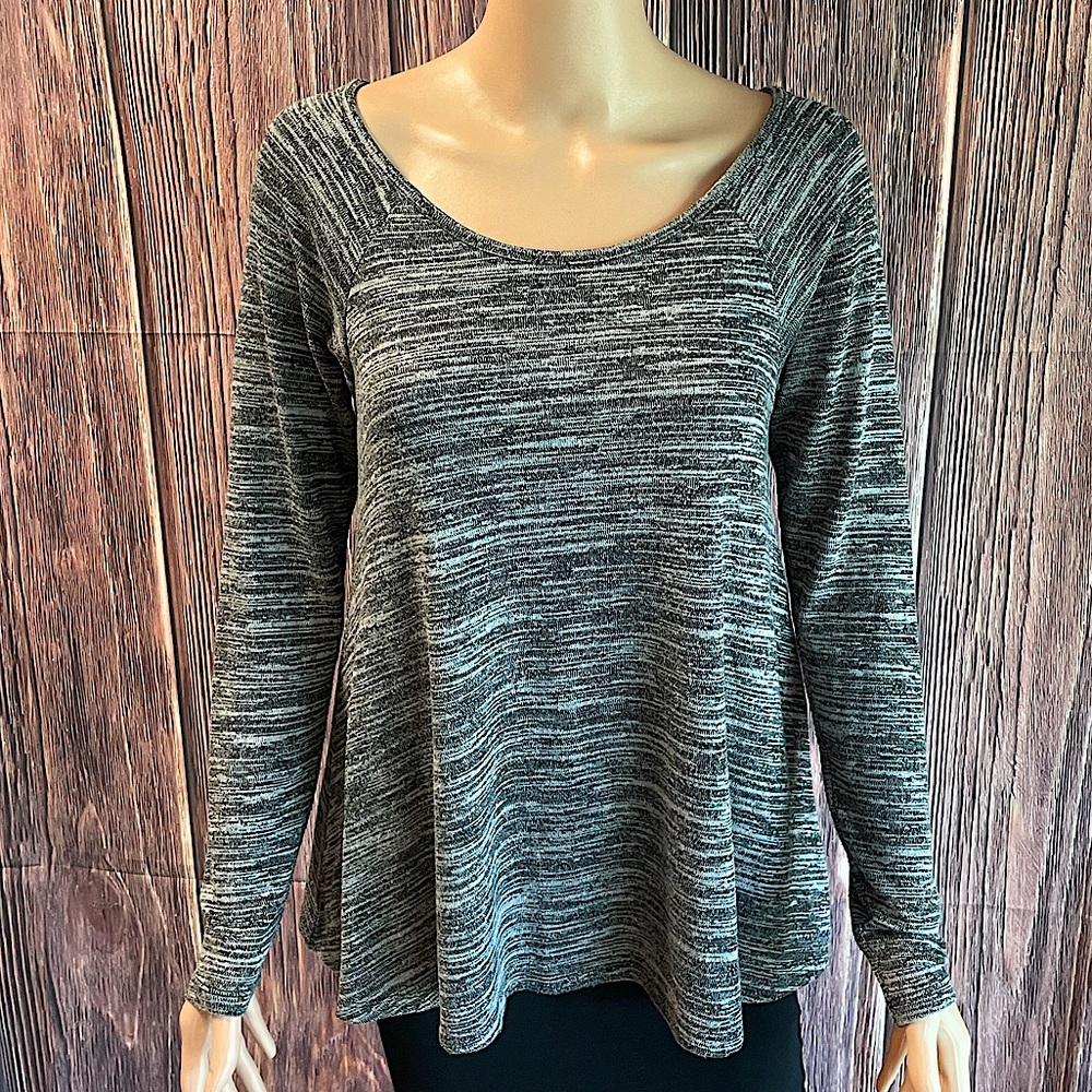 Ultra Flirt size medium light and dark gray boho pattern long sleeve blouse